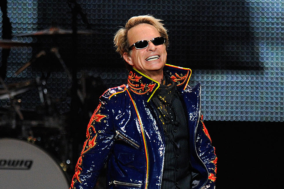 David Lee Roth Apparently Donates Large Sum to ex-Van Halen Bassist Michael Anthony’s Charity Walk
