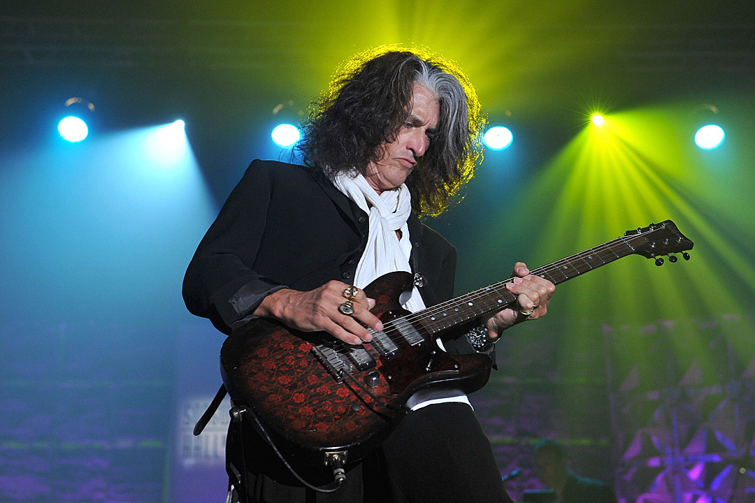 Report: Aerosmith Guitarist Joe Perry Rushed to Hospital