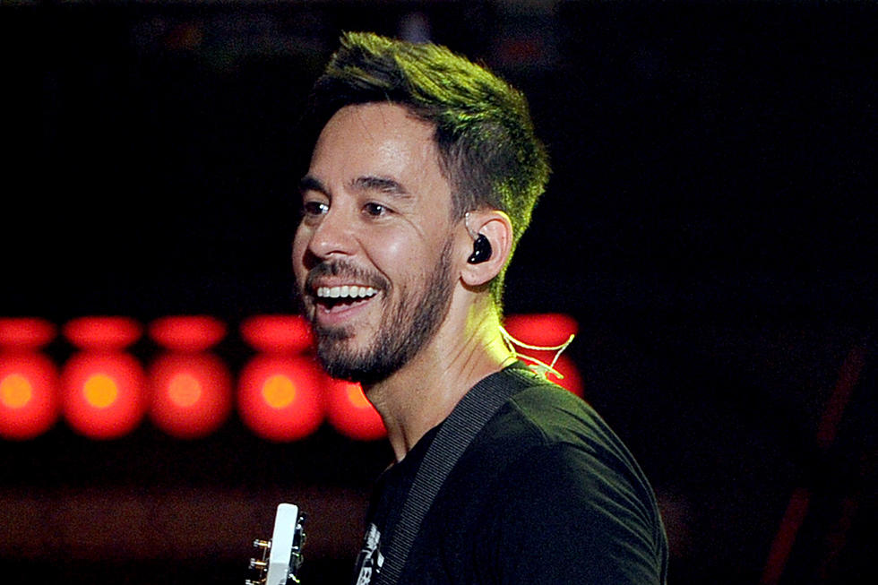 Linkin Park’s Mike Shinoda Meets With L.A. Fans, Confirms Work on New Solo Album