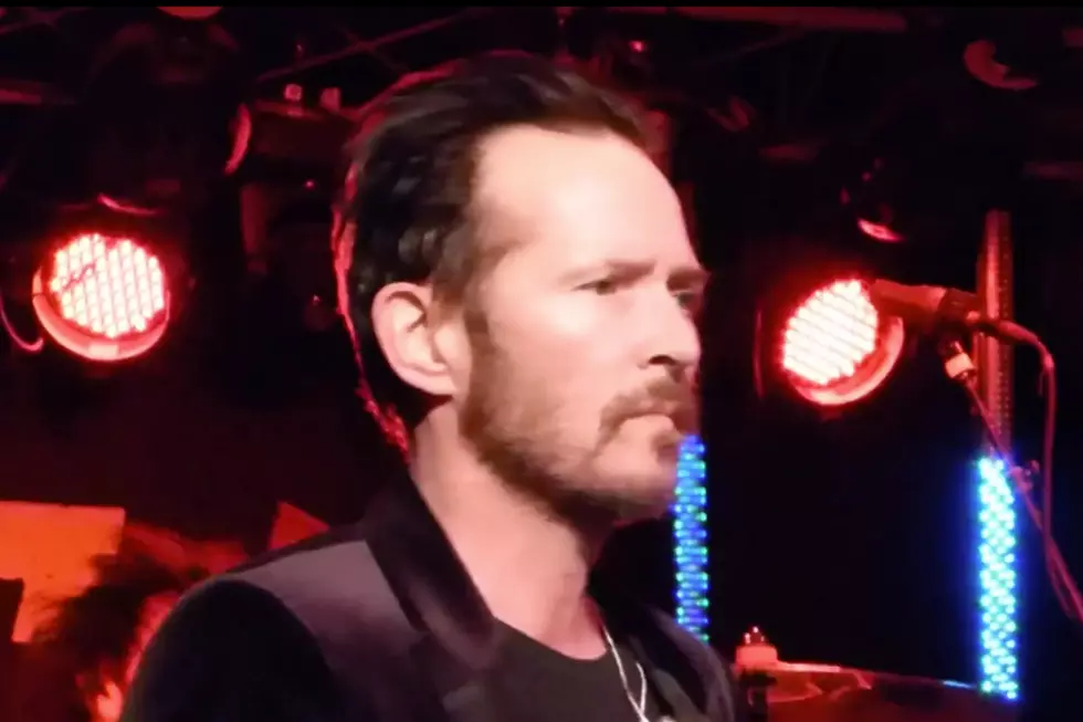 Scott Weiland Delivers Bizarre Performance in Texas