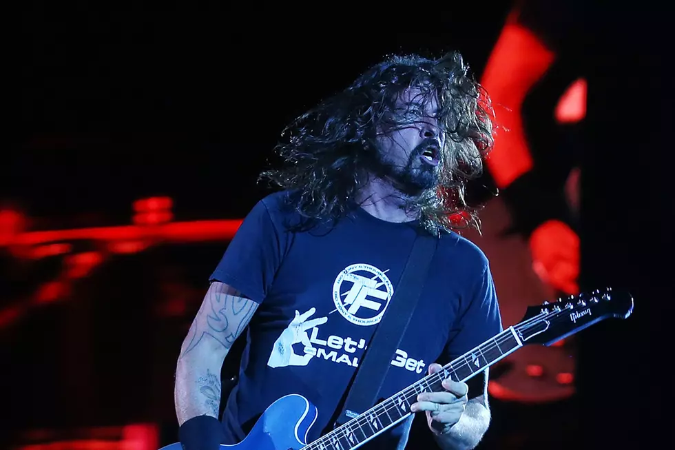 Dave Grohl Brings Up ‘Crying Grown Man’ From Audience to Sing ‘My Hero’ at Foo Fighters Show