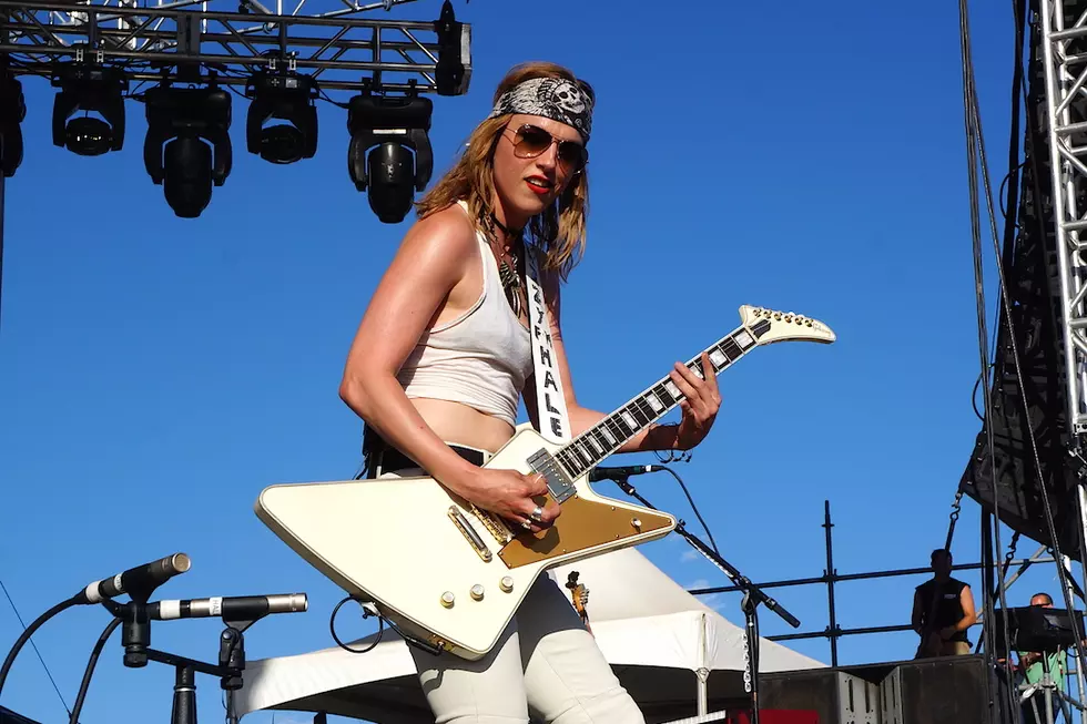 Halestorm Thoroughly Rock the 2015 Loudwire Music Festival – Photos + Video