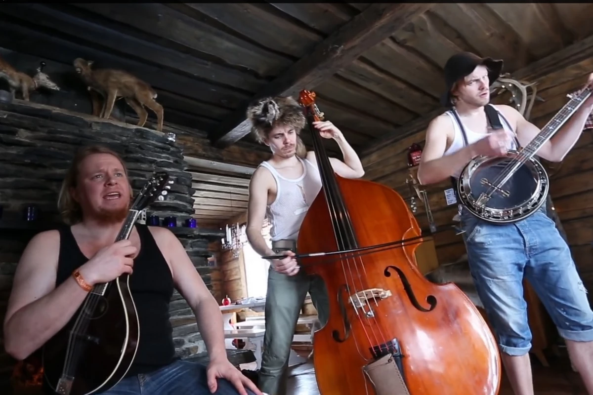 Steve 'n' Seagulls Unveil Video of 'Run to the Hills' Cover