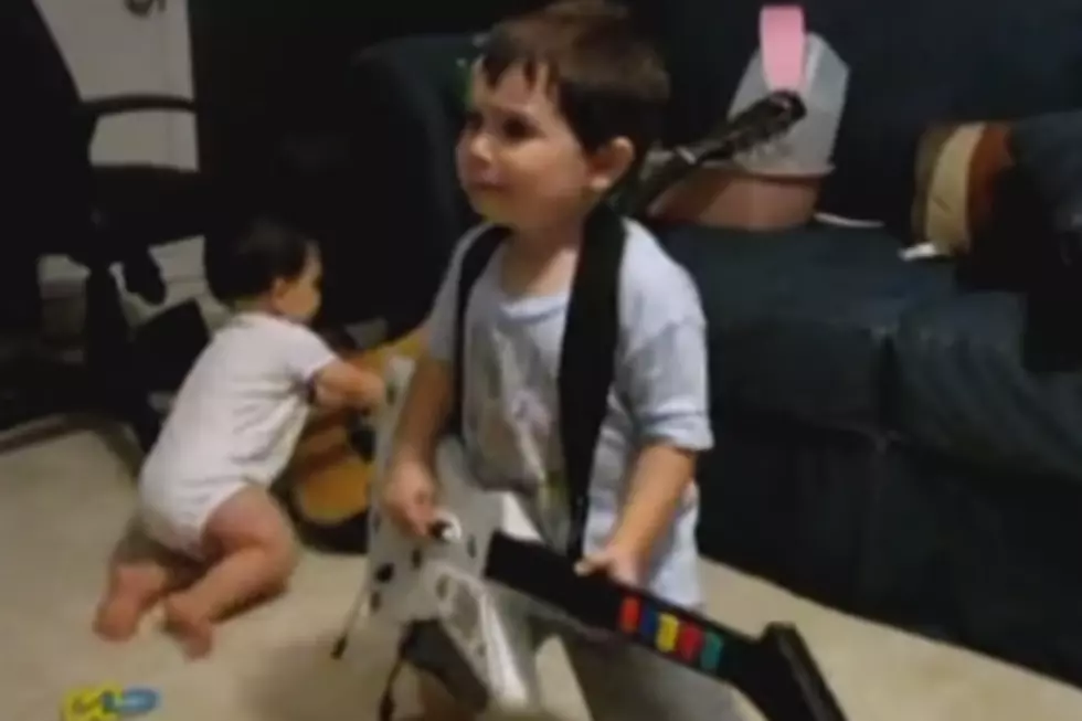 2 Year Old Rocks Rage Against the Machine on 'Guitar Hero'