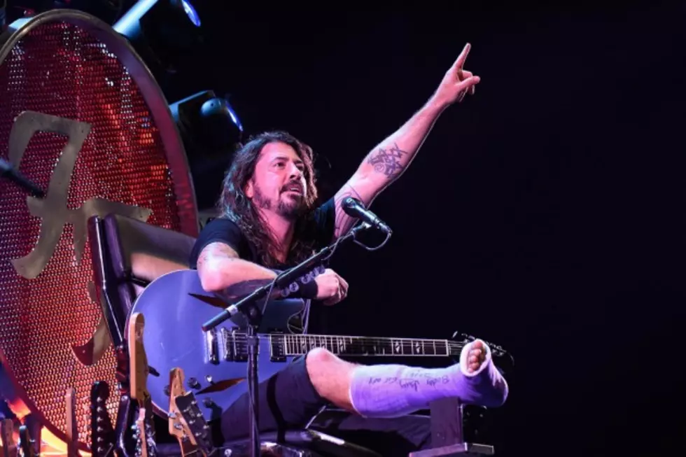 Foo Fighters&#8217; Dave Grohl: &#8216;The Cast Is Off&#8217;