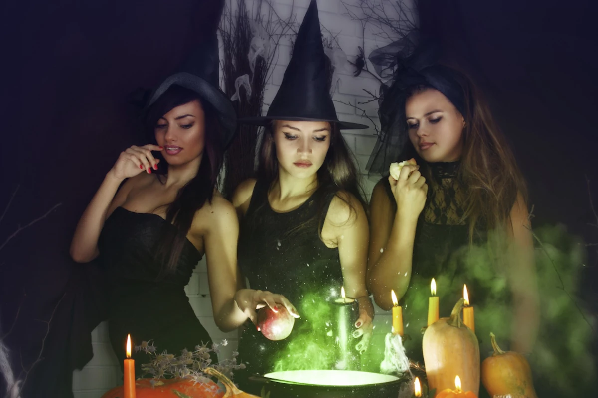 Домашняя жизнь ведьмы. Ведьма Зельеварение Helloween. Три ведьмочки. Вечеринка в стиле ведьм. Девичник ведьмы.
