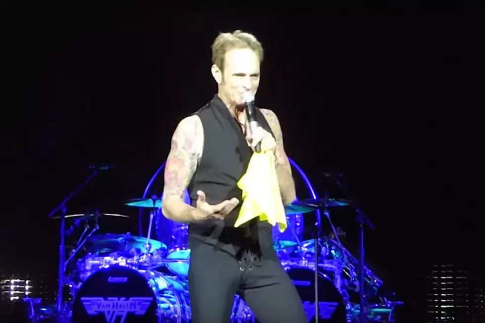 Van Halen’s David Lee Roth Hilariously Berates Fan Who Threw Beer Onstage