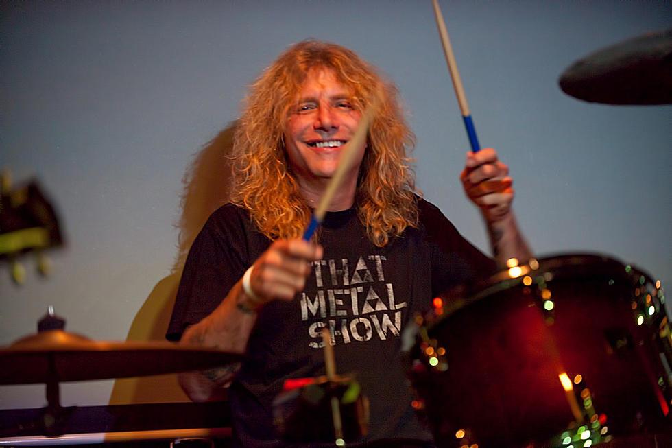 Steven Adler Joins Guns N' Roses Onstage in Cincinnati 