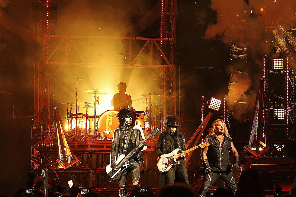 Motley Crue Say Farewell to New York City Fans With Explosive Show in Brooklyn