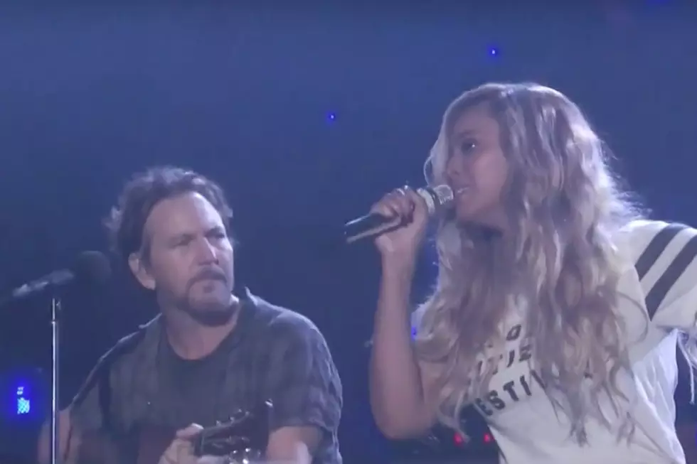 Pearl Jam’s Eddie Vedder Duets With Beyonce at 2015 Global Citizen Festival