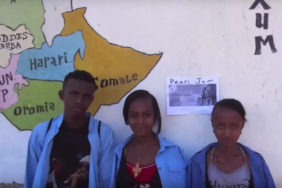Ethiopian School Kids Learn English With Help Of Pearl Jam’s ‘Even Flow’ [Video]