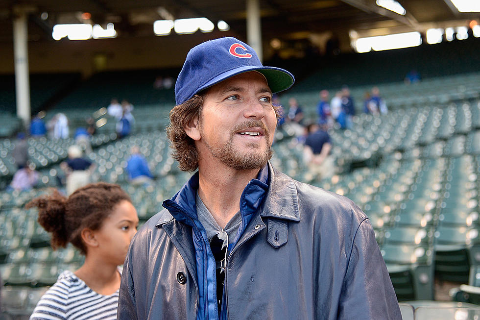 Pearl Jam&#8217;s Eddie Vedder Totally Broke Into Chicago&#8217;s Wrigley Field to Take Batting Practice After 2016 NLCS