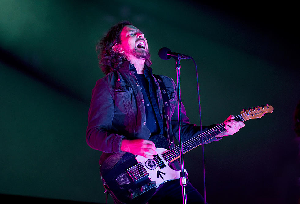 Pearl Jam Pulls 10 Year Old Fan On Stage To Jam To &#8216;Sad&#8217;