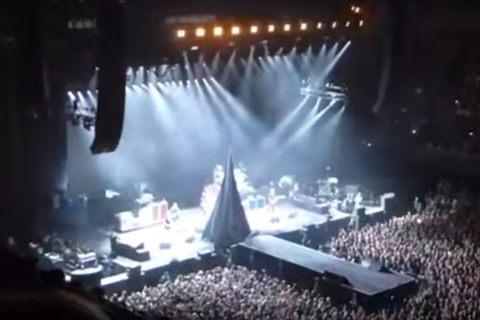 Curtain Collapses Around Dave Grohl at Amsterdam Foo Fighters Gig