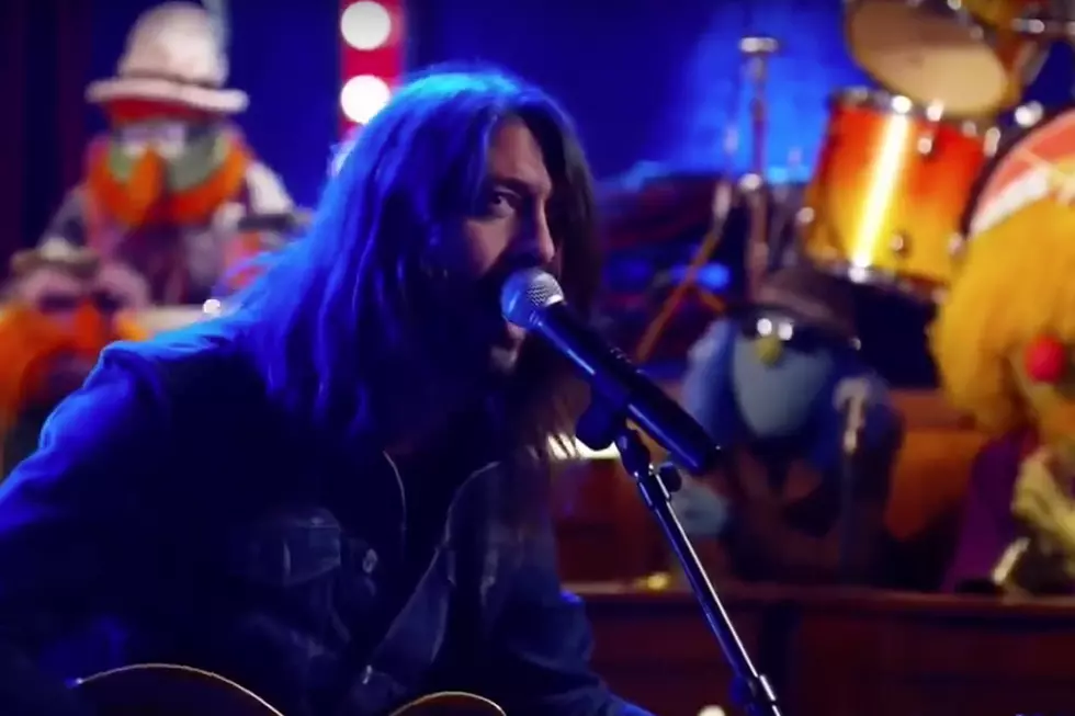 Watch Dave Grohl Perform &#8216;Learn to Fly&#8217; With Electric Mayhem on &#8216;The Muppets&#8217;