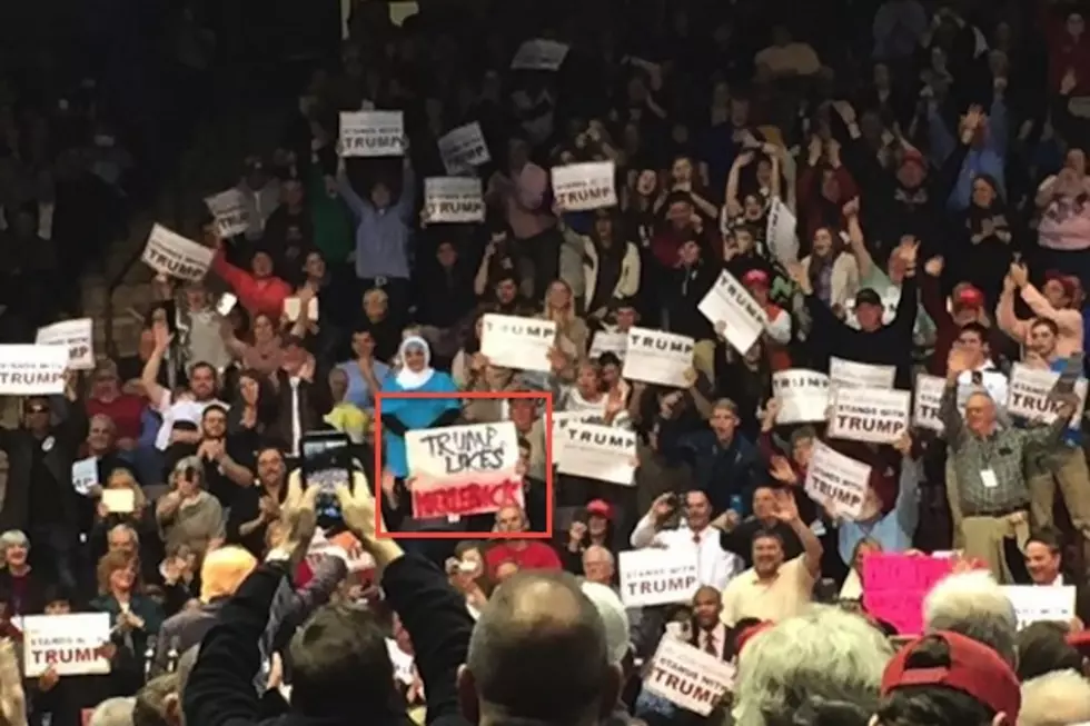 Donald Trump Trolled With ‘Trump Likes Nickelback’ Sign at Rally