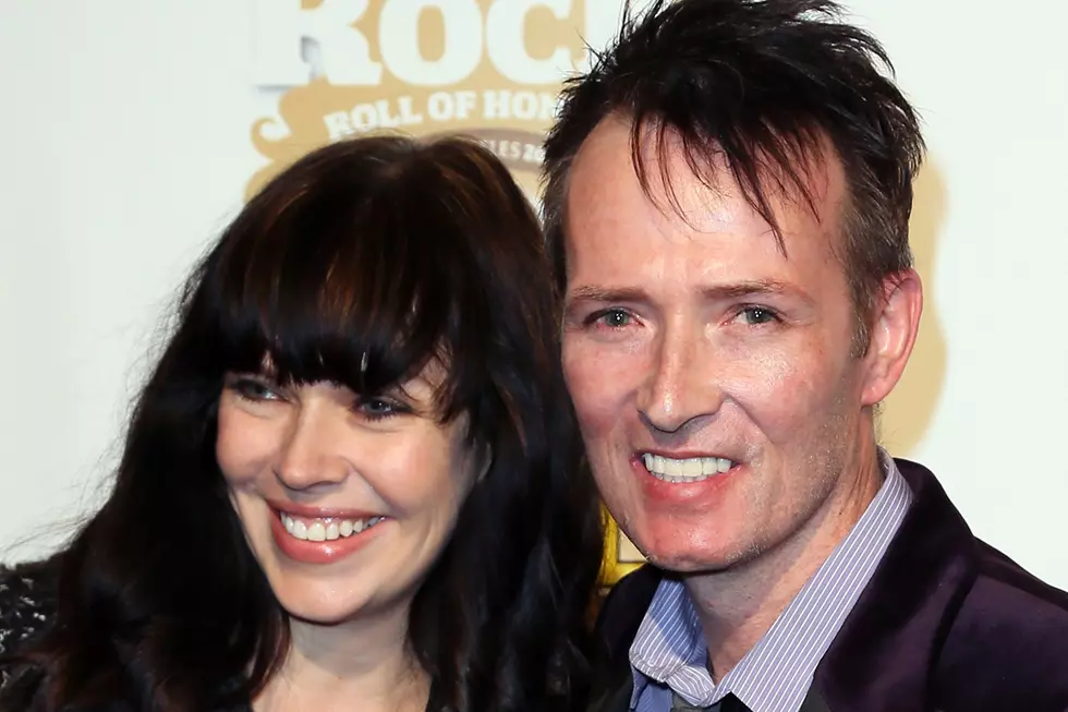 Scott Weiland’s Wife Talks Singer’s Bipolar Struggles, Financial + Family Issues