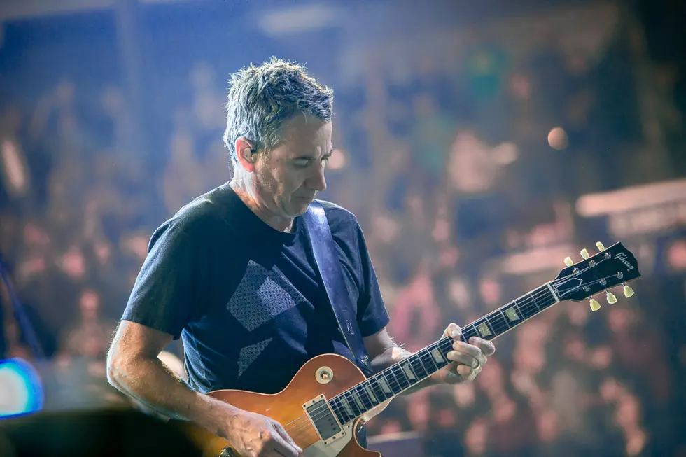 Mike McCready’s Favorite Songwriter + Lyricist Shouts Out Pearl Jam on Anniversary of ‘Ten’