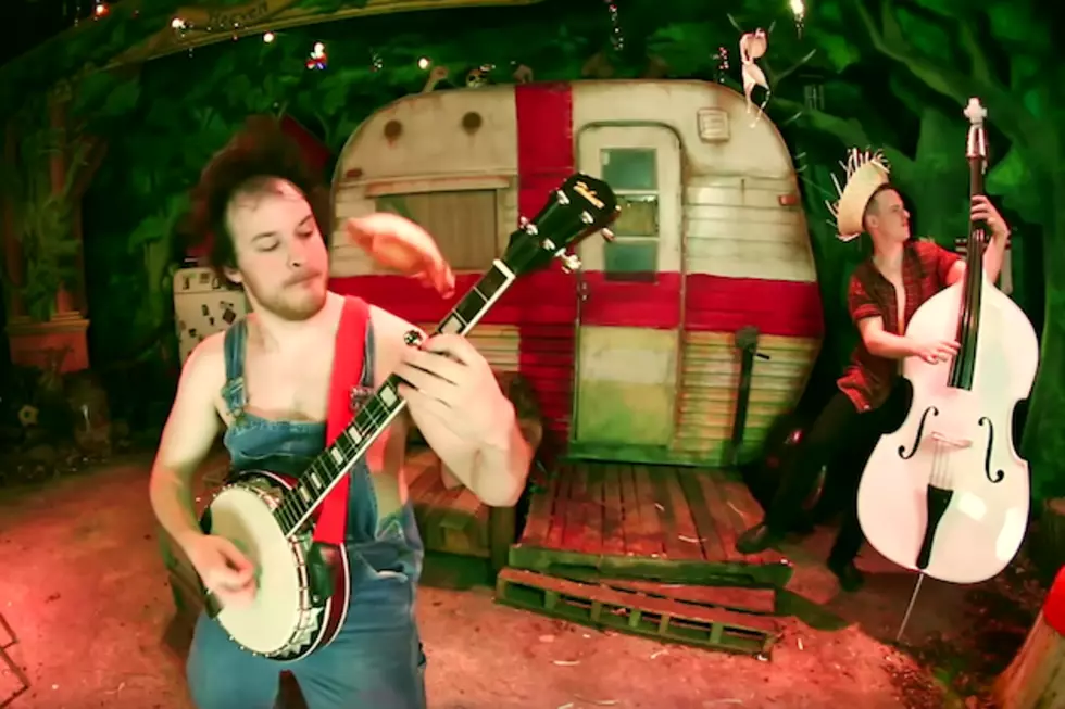 Rob Scallon Performs Banjo Cover of Metallica’s ‘Master of Puppets’
