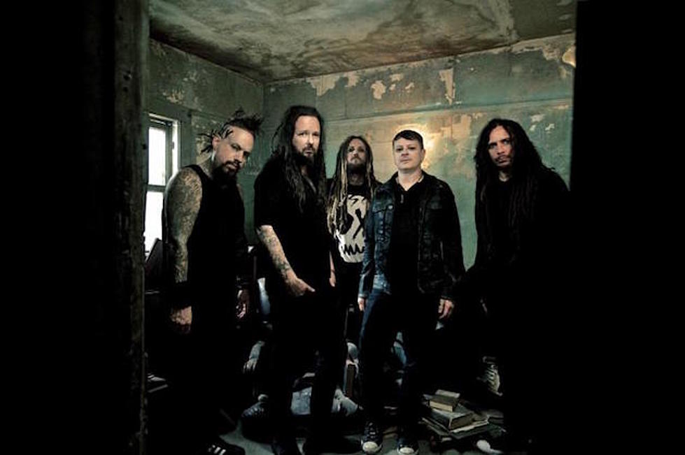 Korn Witness Wedding Proposal; Dave Grohl Visits Band&#8217;s Studio