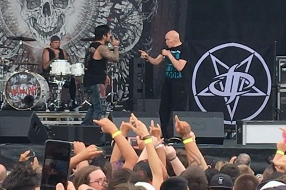 82-Year-Old Performs 'Bodies' With Drowning Pool in Chicago