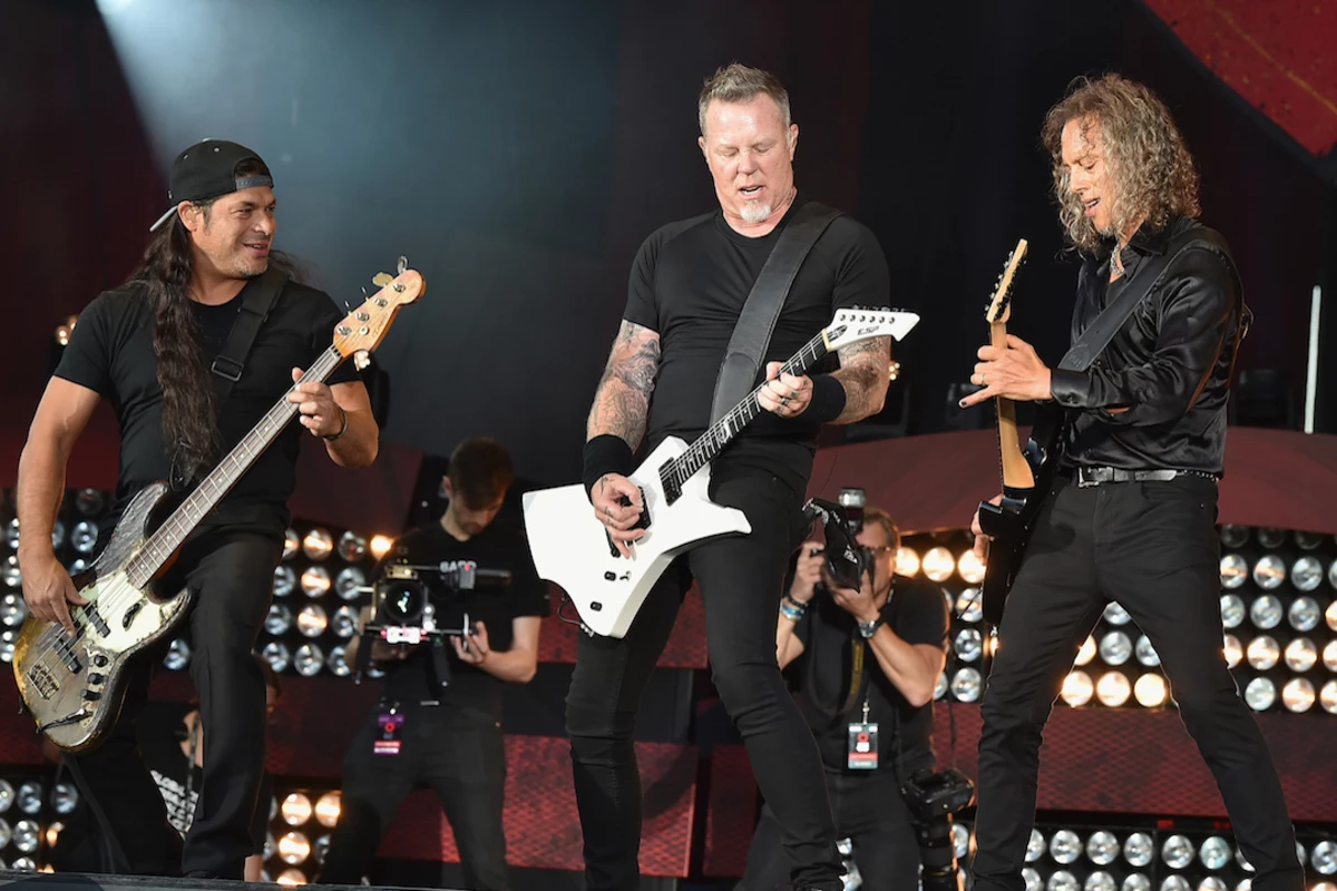 Знаменитые рок песни. Группа металлика. Металика рок группа на сцене. Metallica James Hetfield. Группа Metallica музыканты.