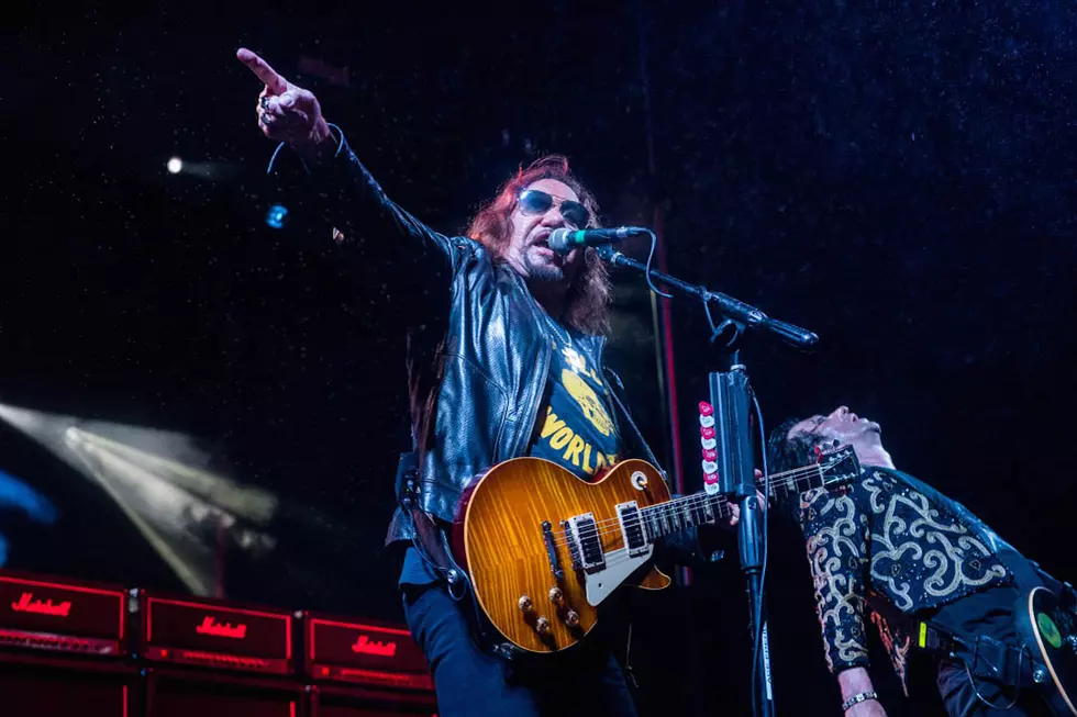 Ace Frehley + Pearl Jam's Mike McCready Play KISS' 'Cold Gin'