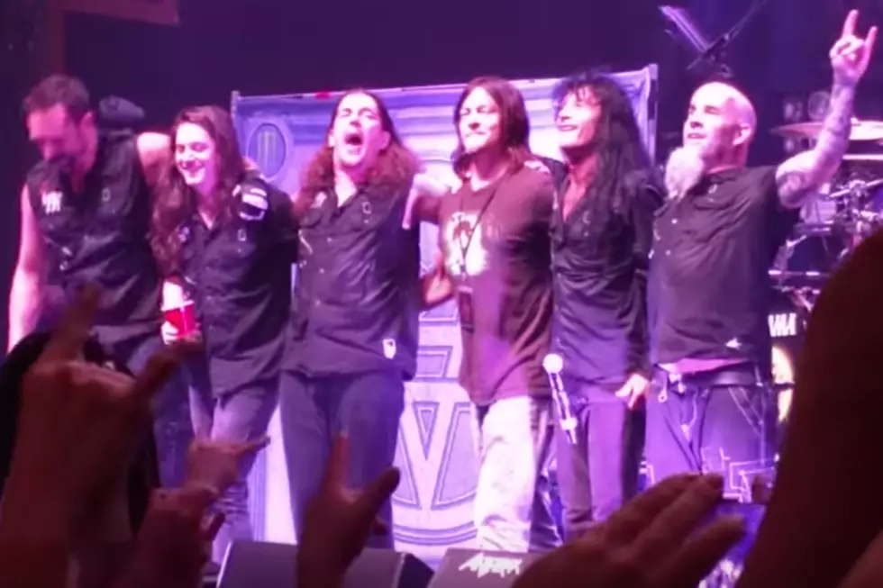 &#8216;The Walking Dead&#8217; Star Norman Reedus Joins Anthrax Onstage to Play Bass on &#8216;Indians&#8217;