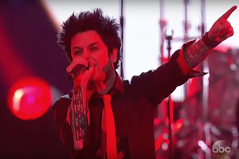 Green Day Chant ‘No Trump, No KKK, No Fascist USA’ During American Music Awards