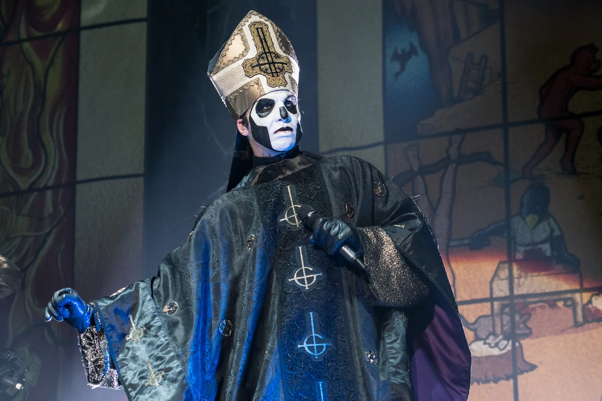 Ghost S Papa Emeritus Iii Commemorated With New Statue