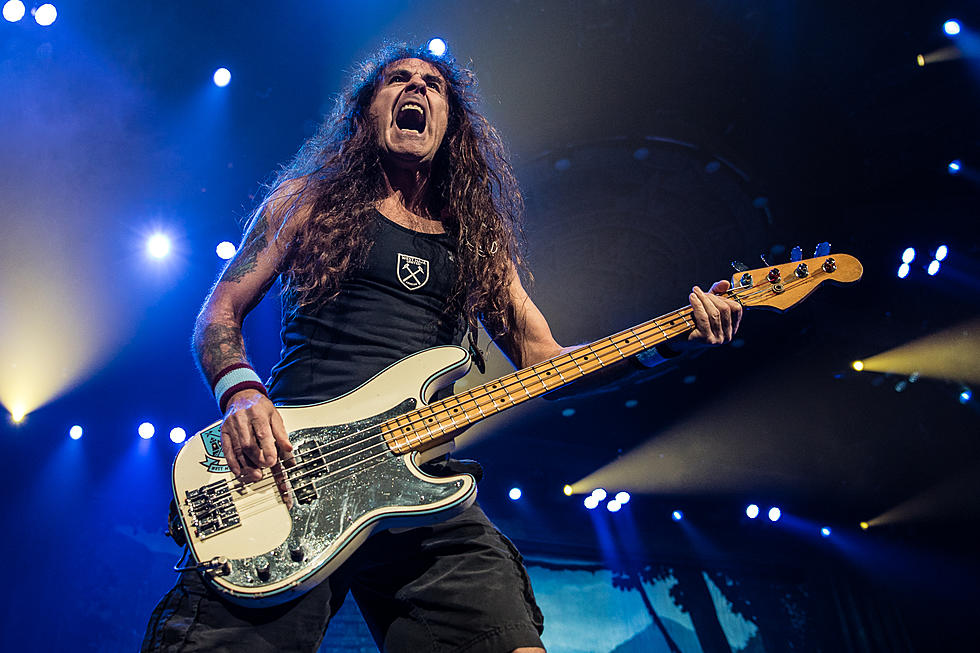 Steve Harris Wins Best Bassist &#8211; 2017 Loudwire Music Awards