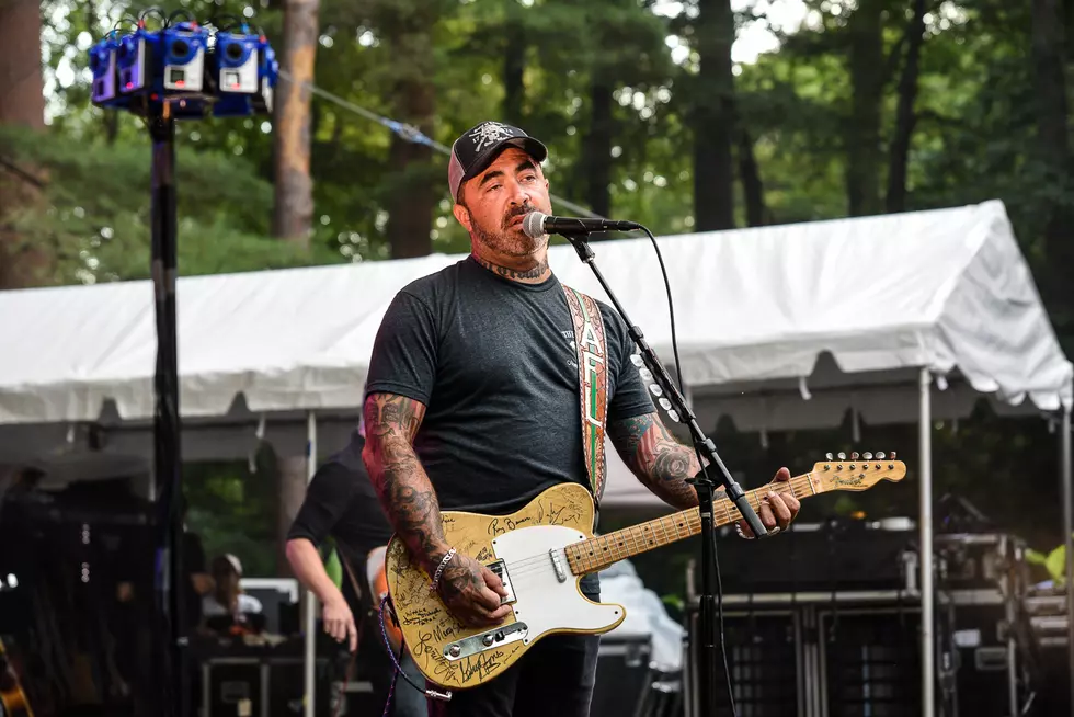 Aaron Lewis Envisions ‘Pretty Brutal,’ ‘Heavy’ Return if Staind Record New Album