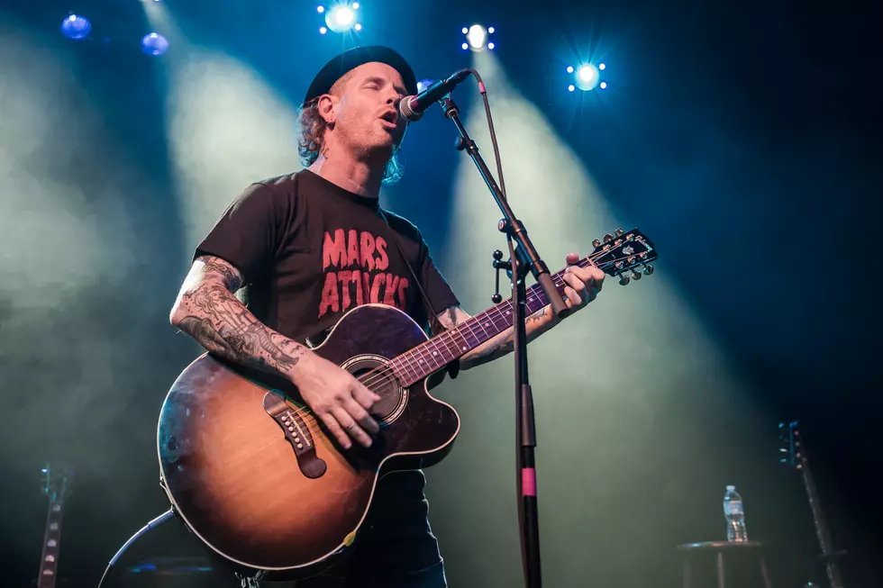 Corey Taylor Delivers Acoustic Rendition of Stone Sour’s ‘Tired’