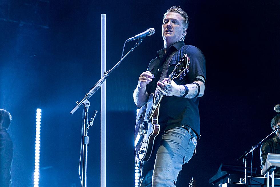 Josh Homme Kicks Photographer in the Face at QOTSA Show