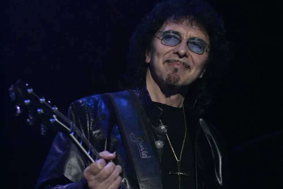 Black Sabbath’s Tony Iommi Receives the Courage Award – 2017 Loudwire Music Awards