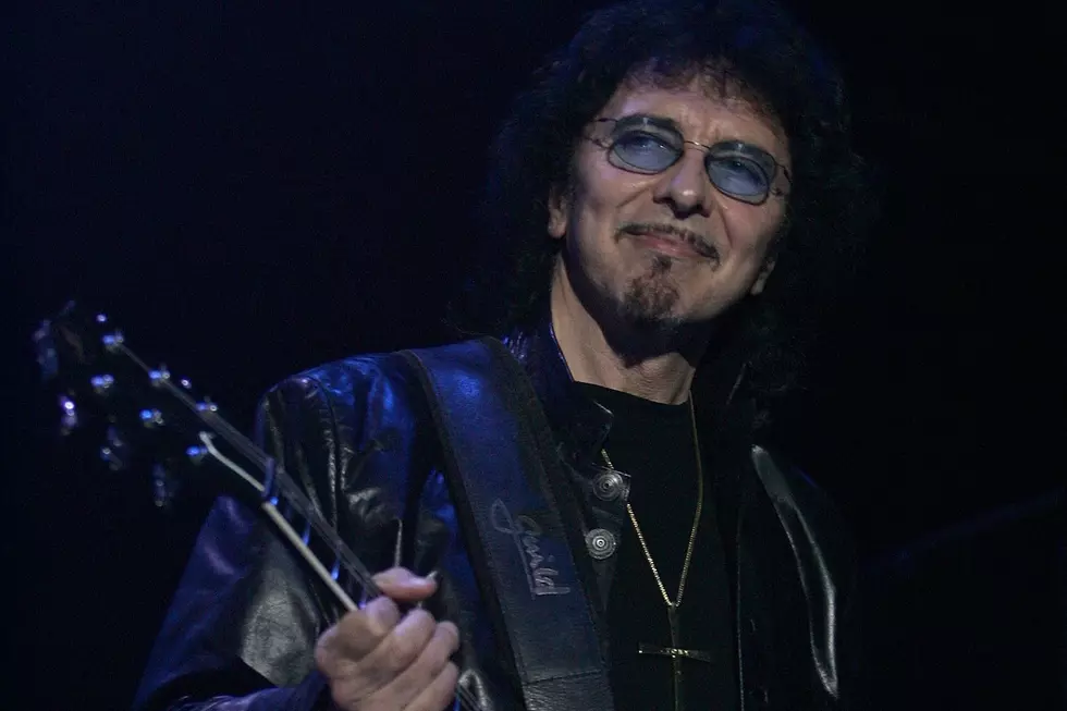 Tony Iommi Receives the Courage Award: 2017 Loudwire Music Awards