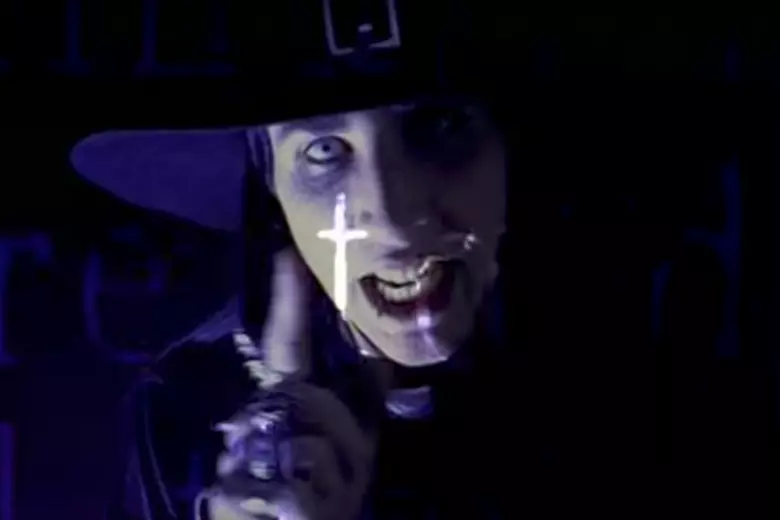 Marilyn Manson Collapses Onstage, Ends Show After Four Songs Marilyn Manson Collapses Onstage, Ends Show After Four Songs