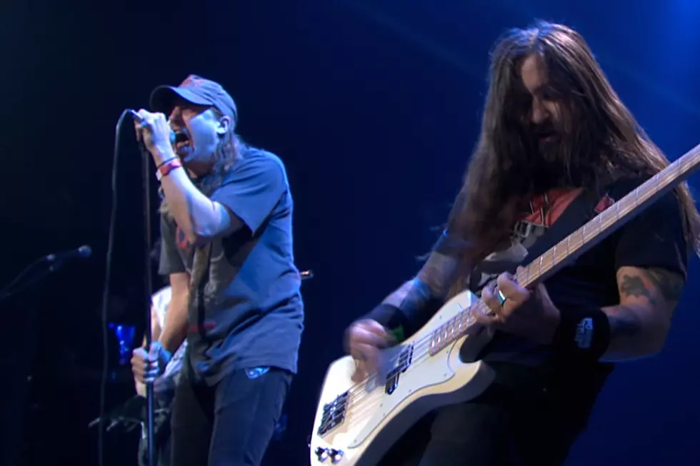 Power Trip Light Up Motorhead Cover With Hatebreed’s Jamey Jasta – 2017 Loudwire Music Awards