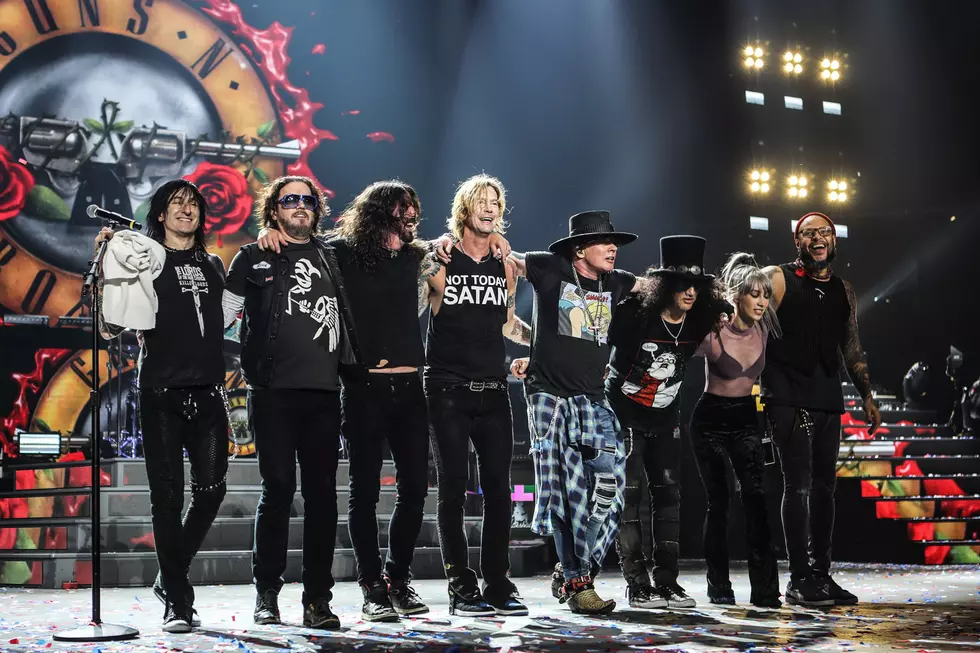Watch Dave Grohl Join Guns N' Roses Onstage for 'Paradise City'