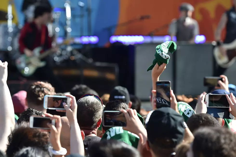 Should Cell Phones Be Banned At Concerts?