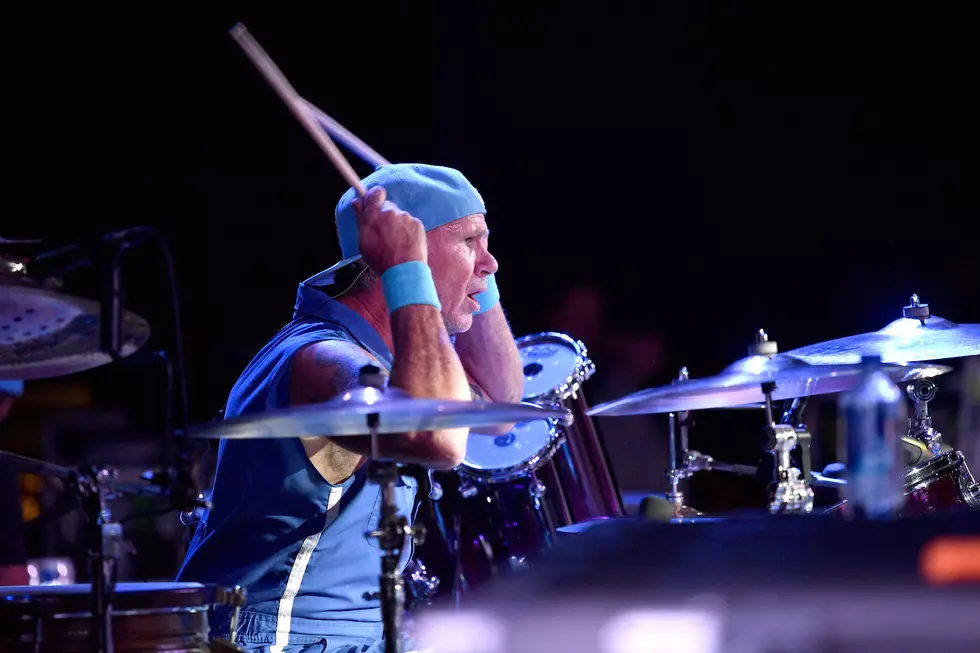 Watch Red Hot Chili Peppers&#8217; Chad Smith Take ALS Pepper Challenge + Call Out Will Ferrell, Mike McCready
