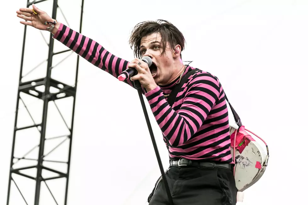 Broken Ankle + Wheelchair Can&#8217;t Contain Yungblud at Austin City Limits Festival