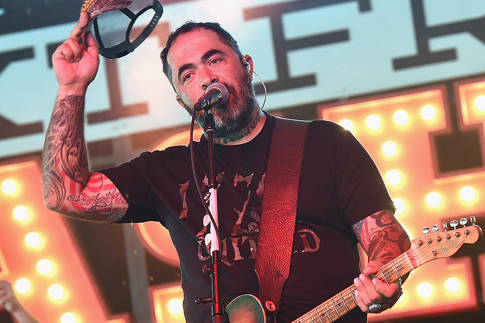 Aaron Lewis Is Hopeful Staind Will Finish New Studio Album in 2021