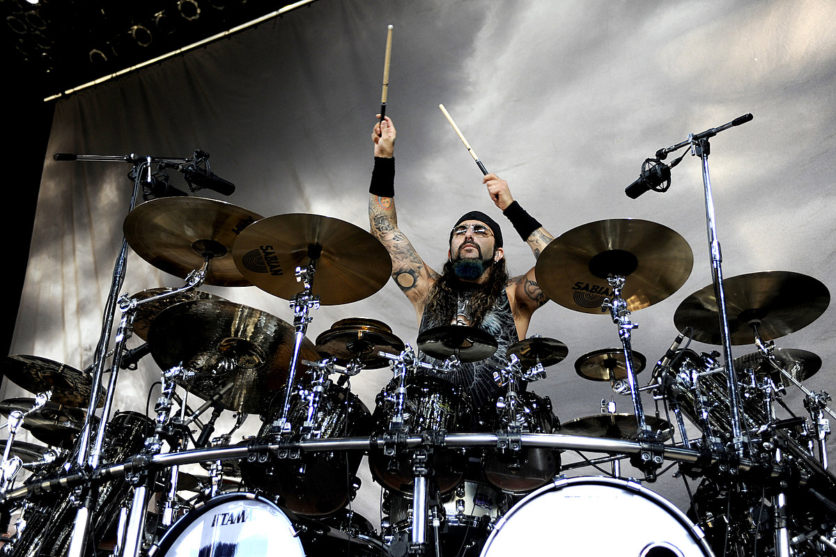 10 Times Mike Portnoy Was the Best Drummer on Earth1200 x 800