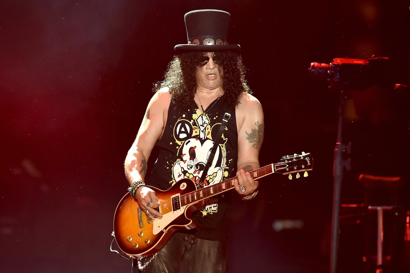 Slash Reveals Album That Made Him Want to Learn Guitar
