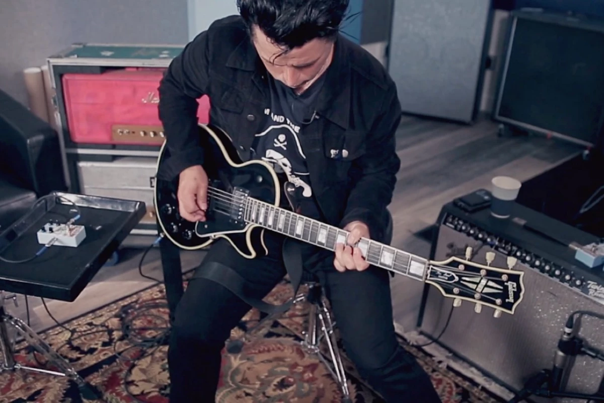 Watch Green Day Frontman Get 'Dookie' Tone With New Guitar Pedal