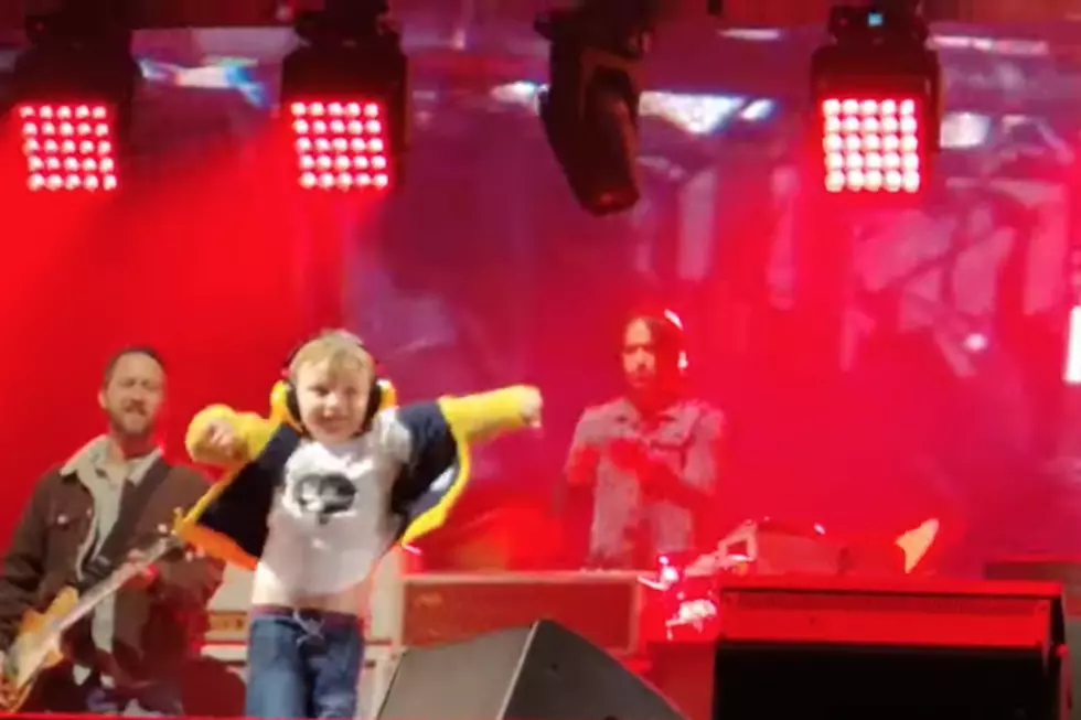 5-Year-Old Goes Totally Nuts Dancing Onstage At Foo Fighters Show