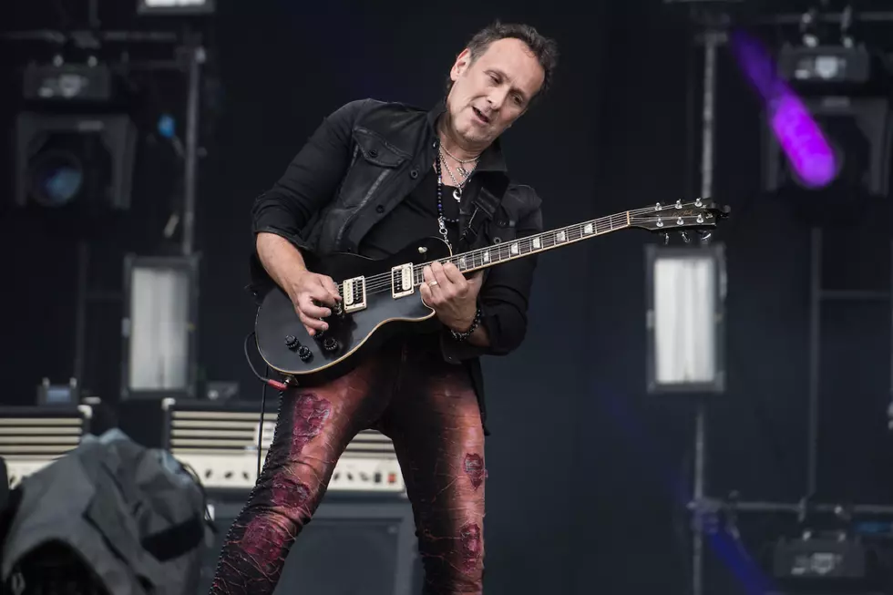 Def Leppard&#8217;s Vivian Campbell Gets Signature Model Les Paul Guitar