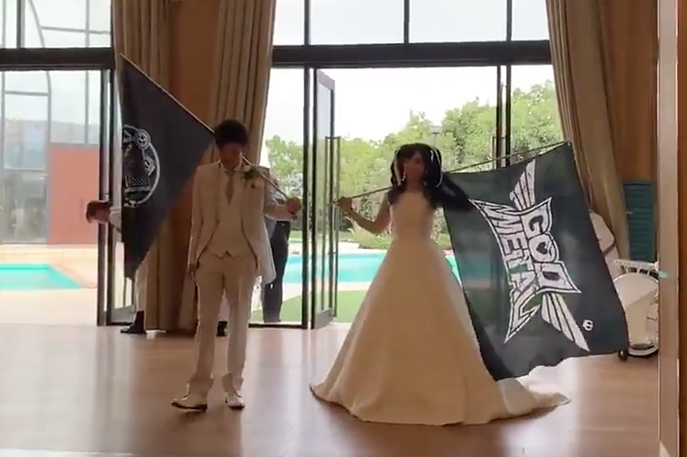 Newlyweds Make Entrance to Babymetal Song, Bring Their Own Flags