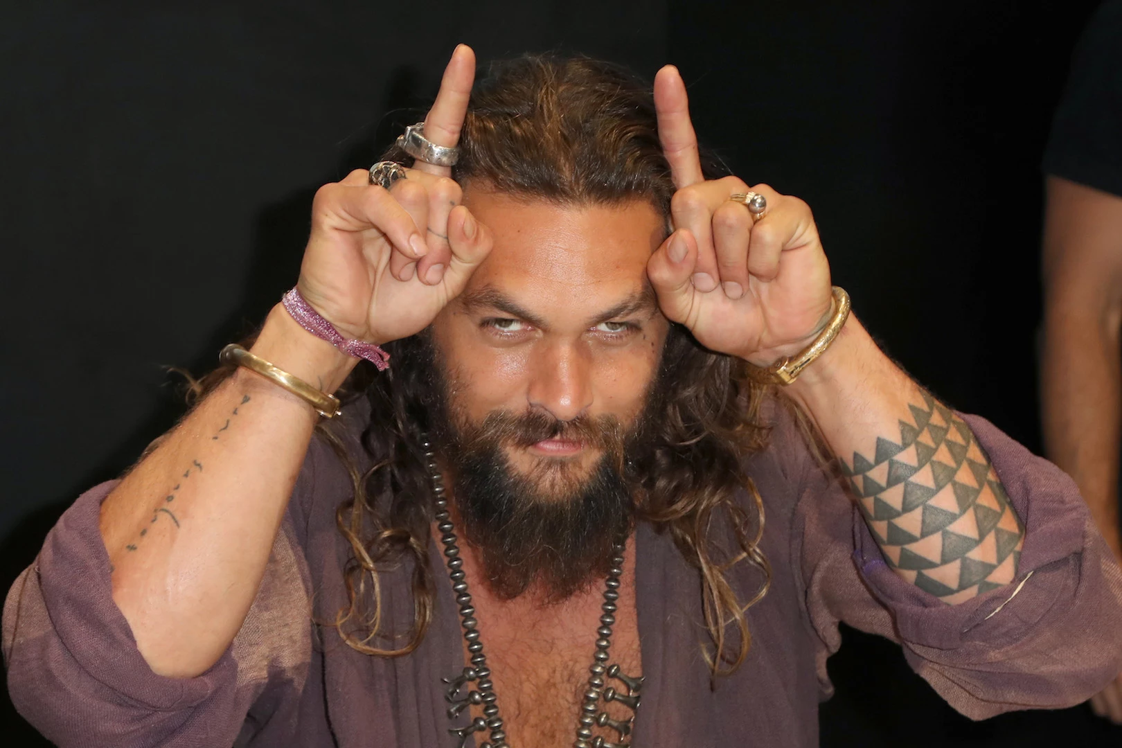 Jason Momoa helps friend and dad of 3 find bone marrow match - Good Morning  America